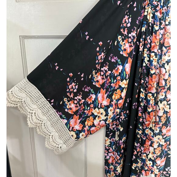 Umgee Dark Floral Boho Kimono Cardigan Size M/L Open Front Crochet Trim Festival - Picture 5 of 8